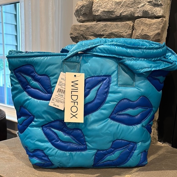 WILDFOX Lips Puffer Tote,zip top,2 handle,interior zip & 2 slash pocket,key hook - Picture 1 of 11